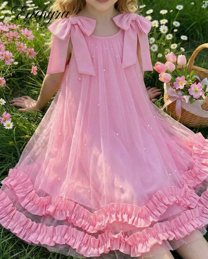 Roze bloemenjurk met parelmotief