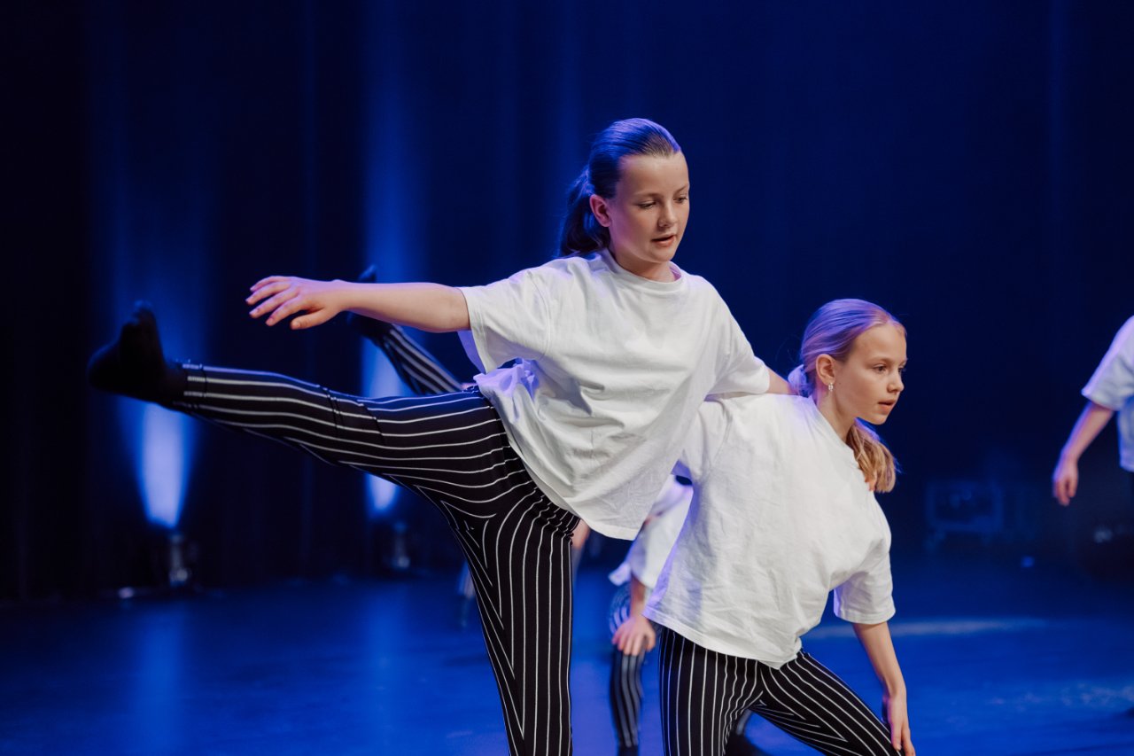 Zwarte gestreepte broek
