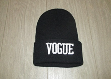 Zwarte muts Vogue