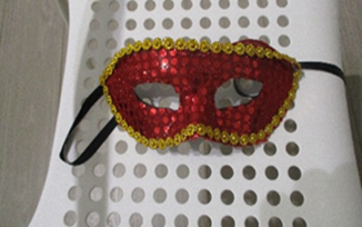 Rood glitter masker