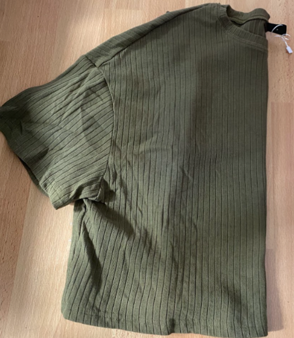Khaki cropped t-shirts