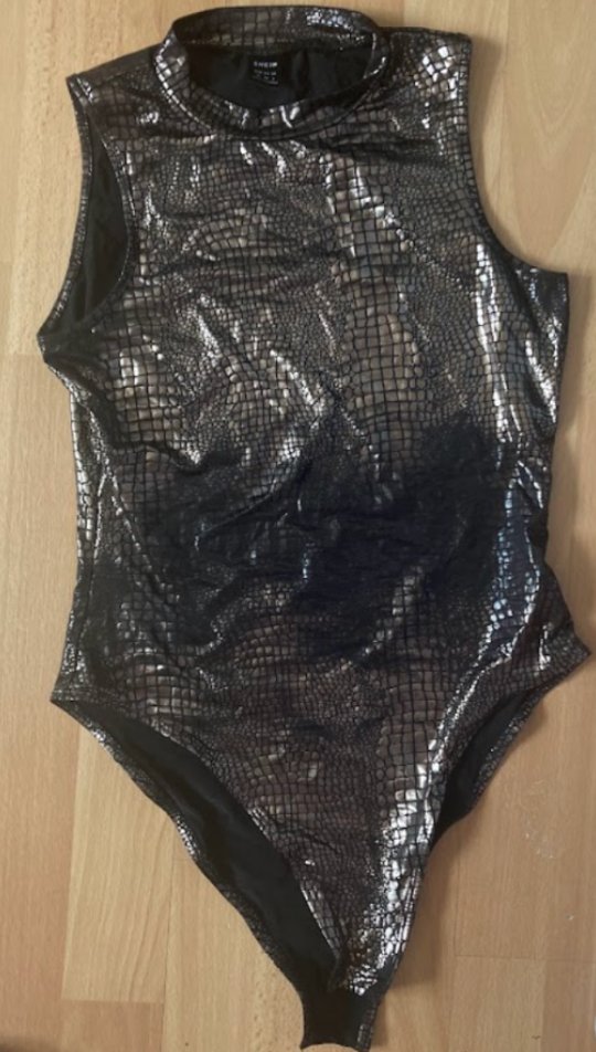 Zilveren body met slangenprint
