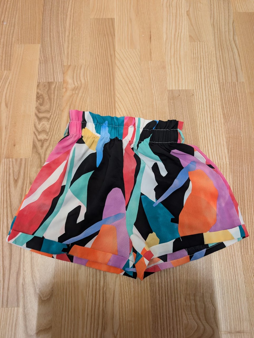 Multicolor short
