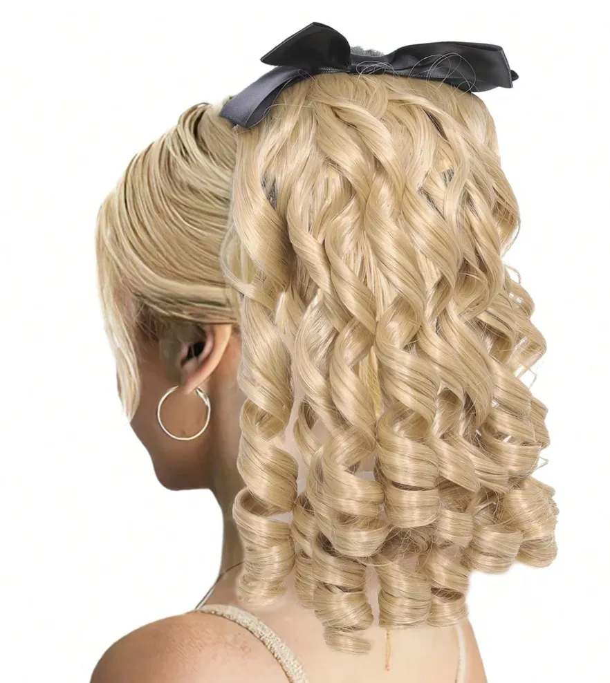 Krullende paardenstaart blond