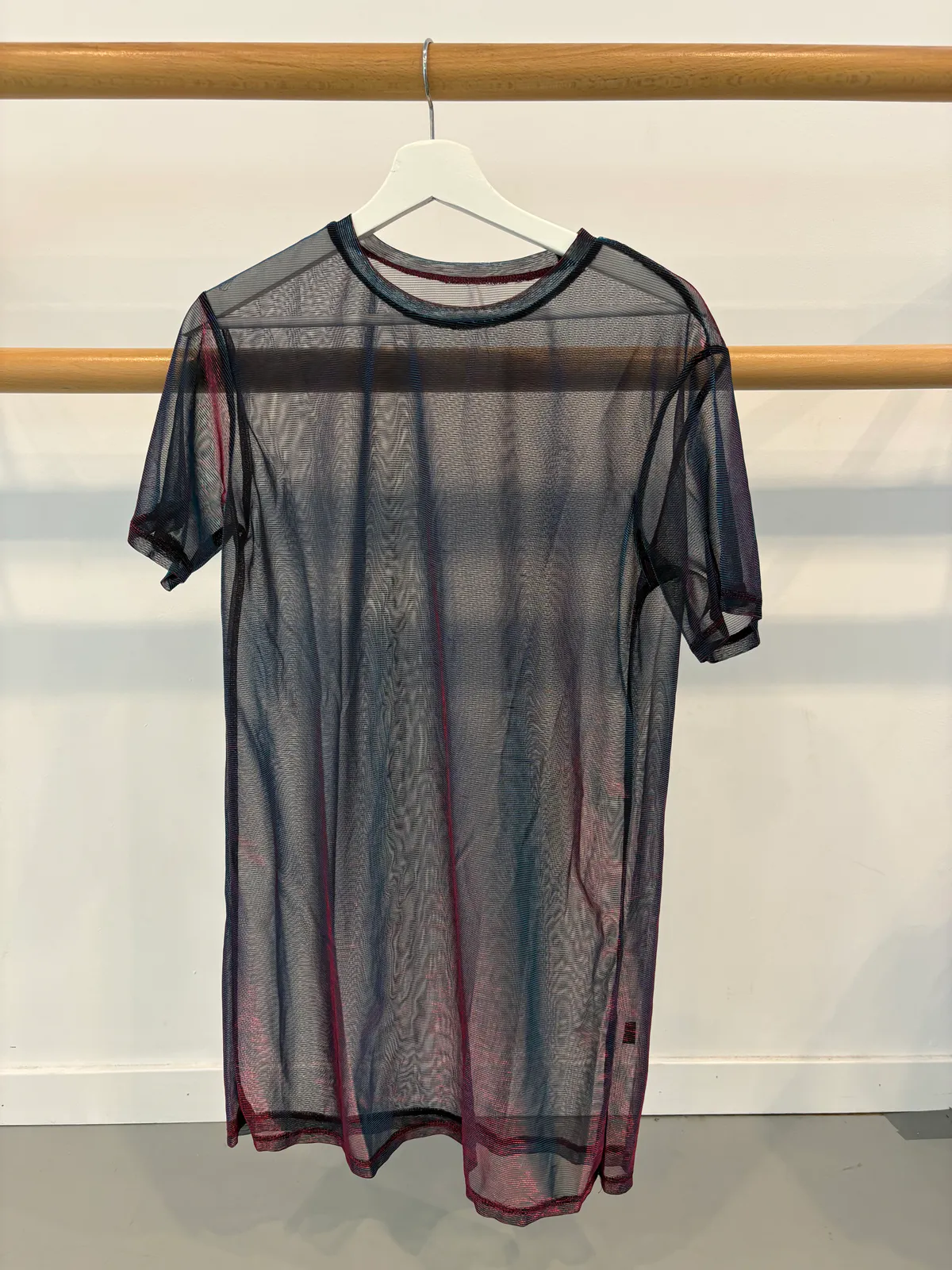 Transparante blauw/rode lange shirts, korte mouwen