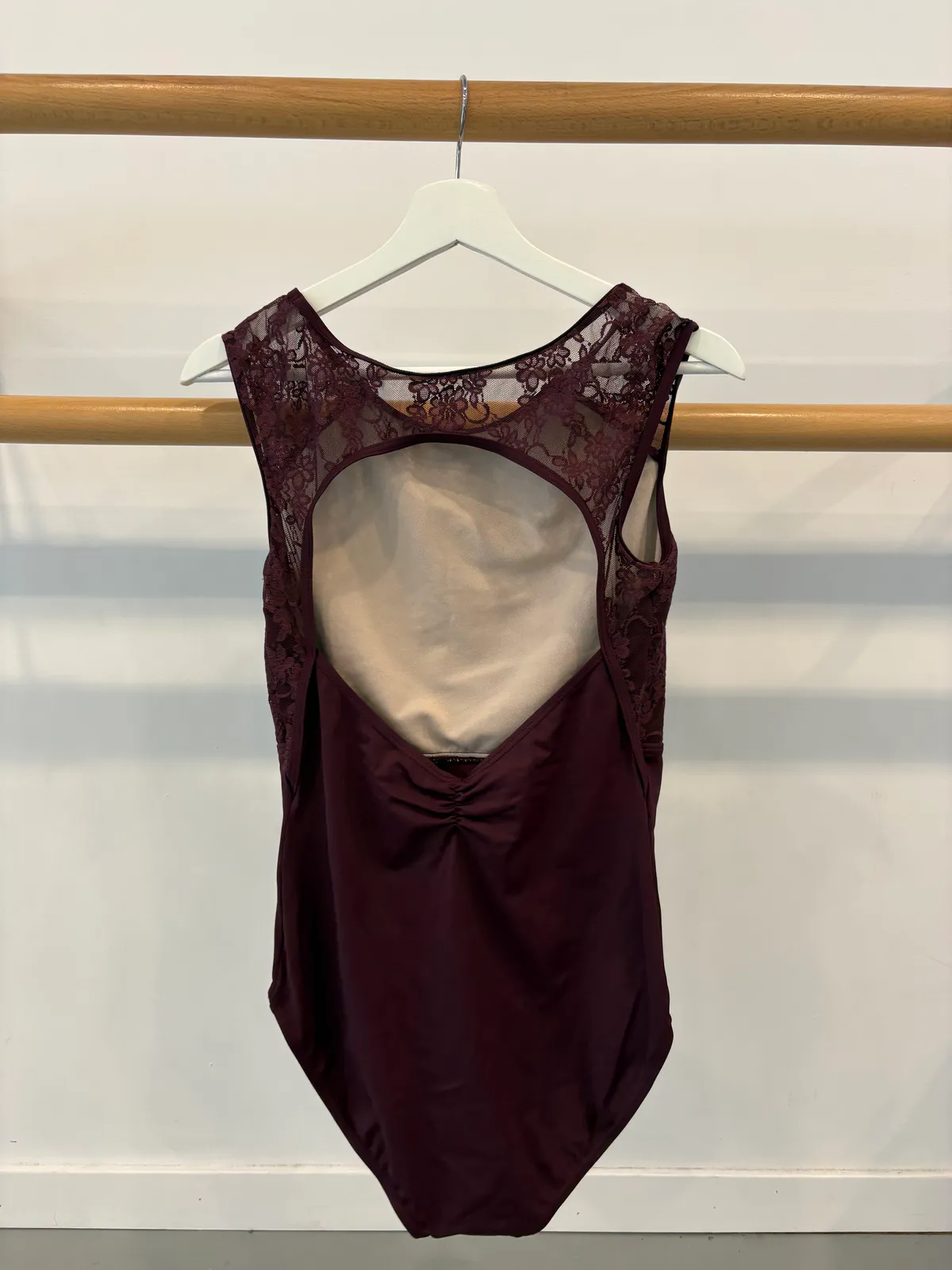 burgundy/bordeaux balletpak, zonder mouwen, met kant (Weissman) - Foto 2