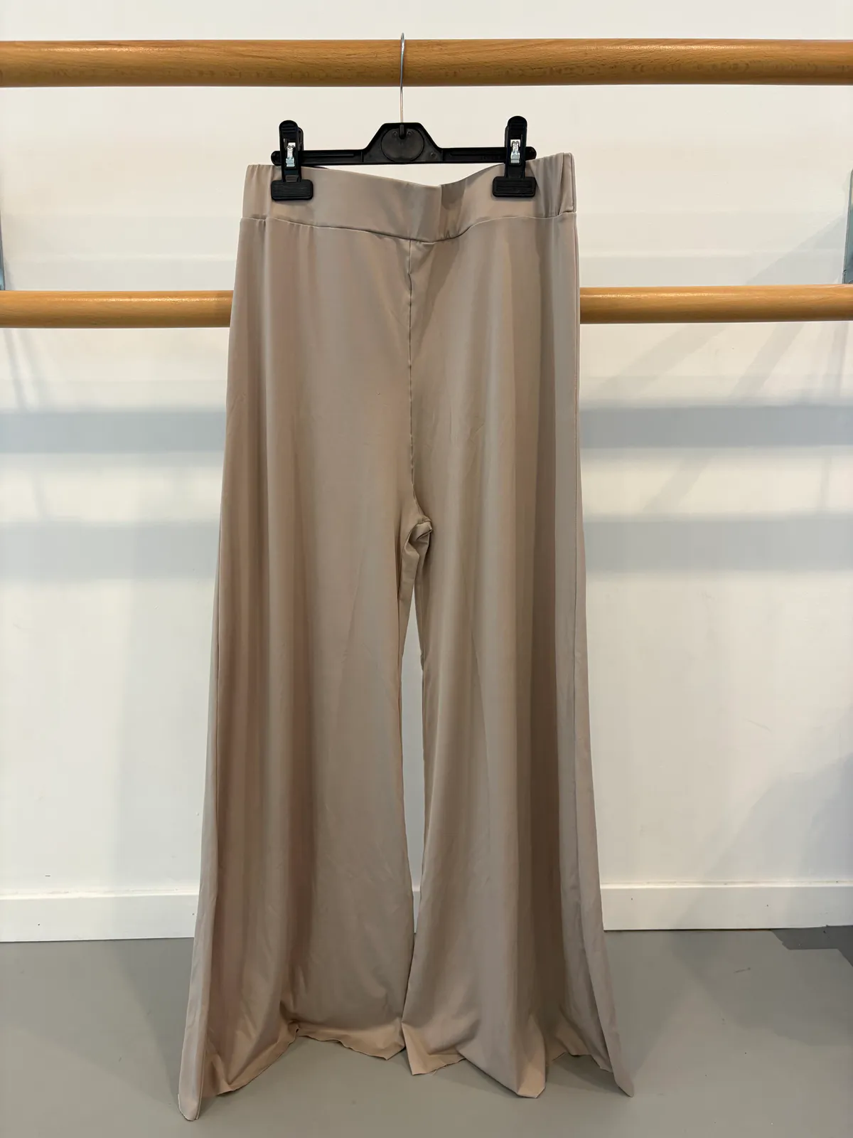 Beige lange wijde broek (Weissman)