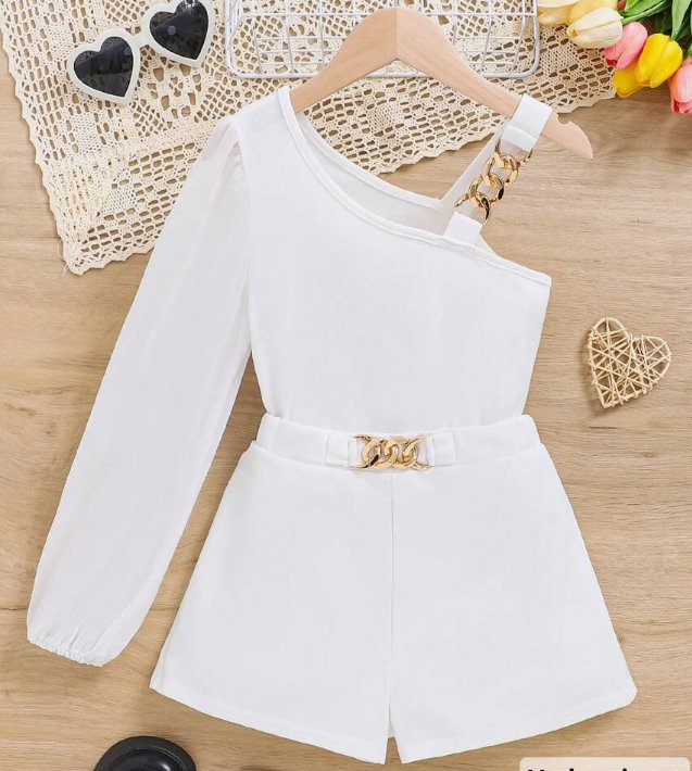 Witte korte short met gouden decoratie