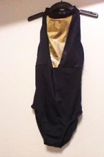 Balletpak met gouden decolleté