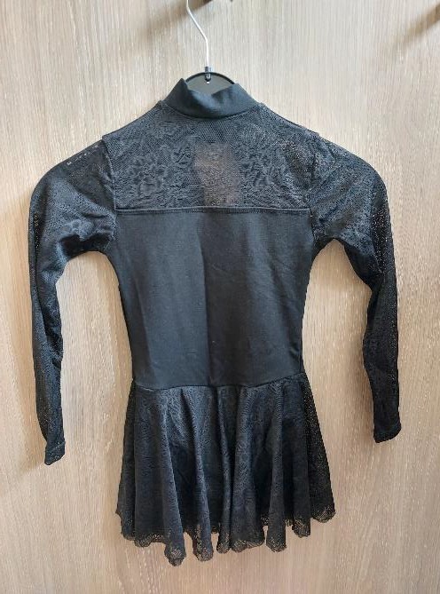 Balletpak met lange mouwen en rokje